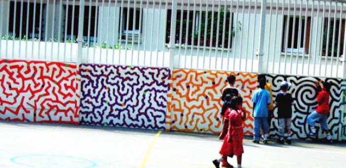 Paris, cour de l'école élémentaire Julien Lacroix, 2005